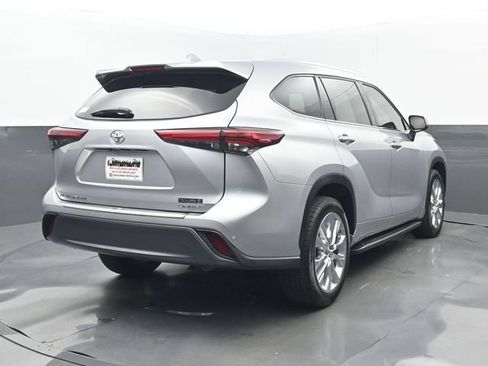 Used 2021 Toyota Highlander Limited FWD image 20