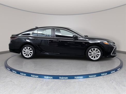 Used 2024 Toyota Camry LE image 5