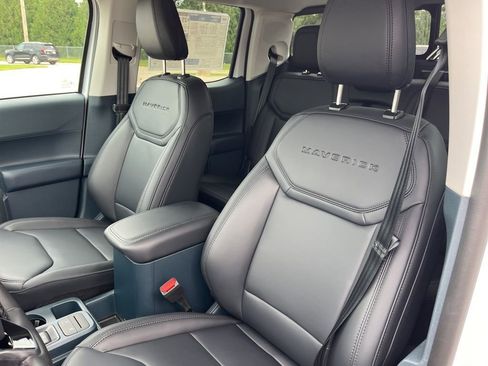 New 2025 Ford Maverick Lariat w/ Black Appearance Package image 10