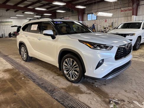Used 2022 Toyota Highlander Platinum image 7