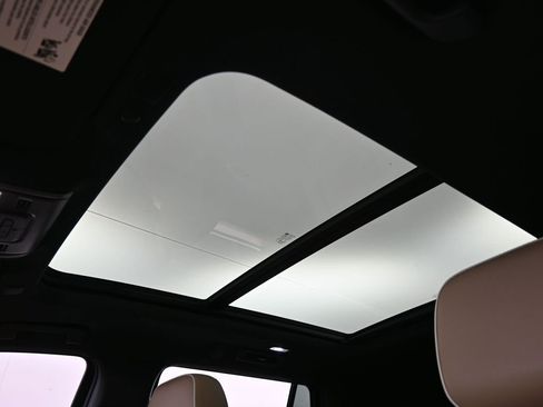 Used 2021 Chevrolet Tahoe Premier w/ Premium Package image 13