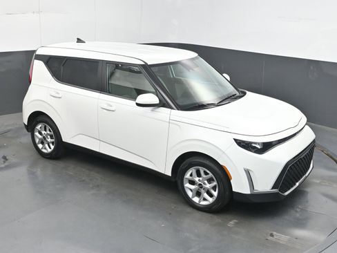 Used 2024 Kia Soul LX w/ Option Group 015 FWD image 26