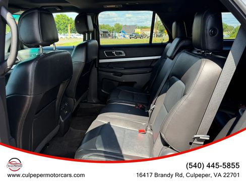Used 2017 Ford Explorer XLT w/ Equipment Group 202A AWD/4WD image 10