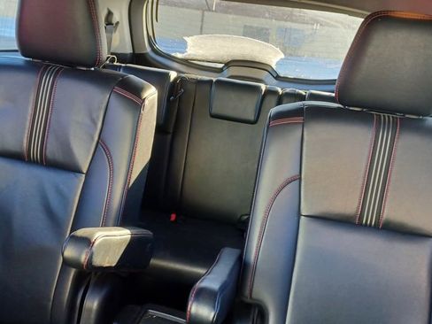 Used 2019 Toyota Highlander SE image 7