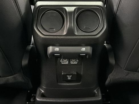 Used 2025 Jeep Wrangler Unlimited Sahara AWD/4WD image 34