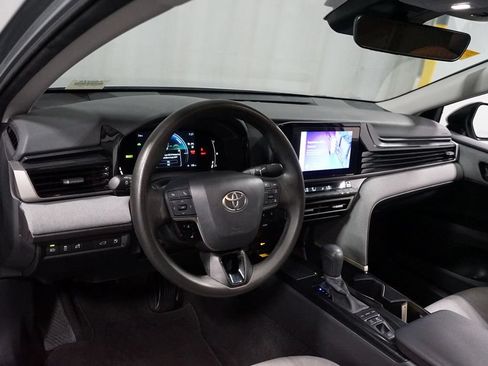 Used 2025 Toyota Camry LE w/ Convenience Package FWD image 11