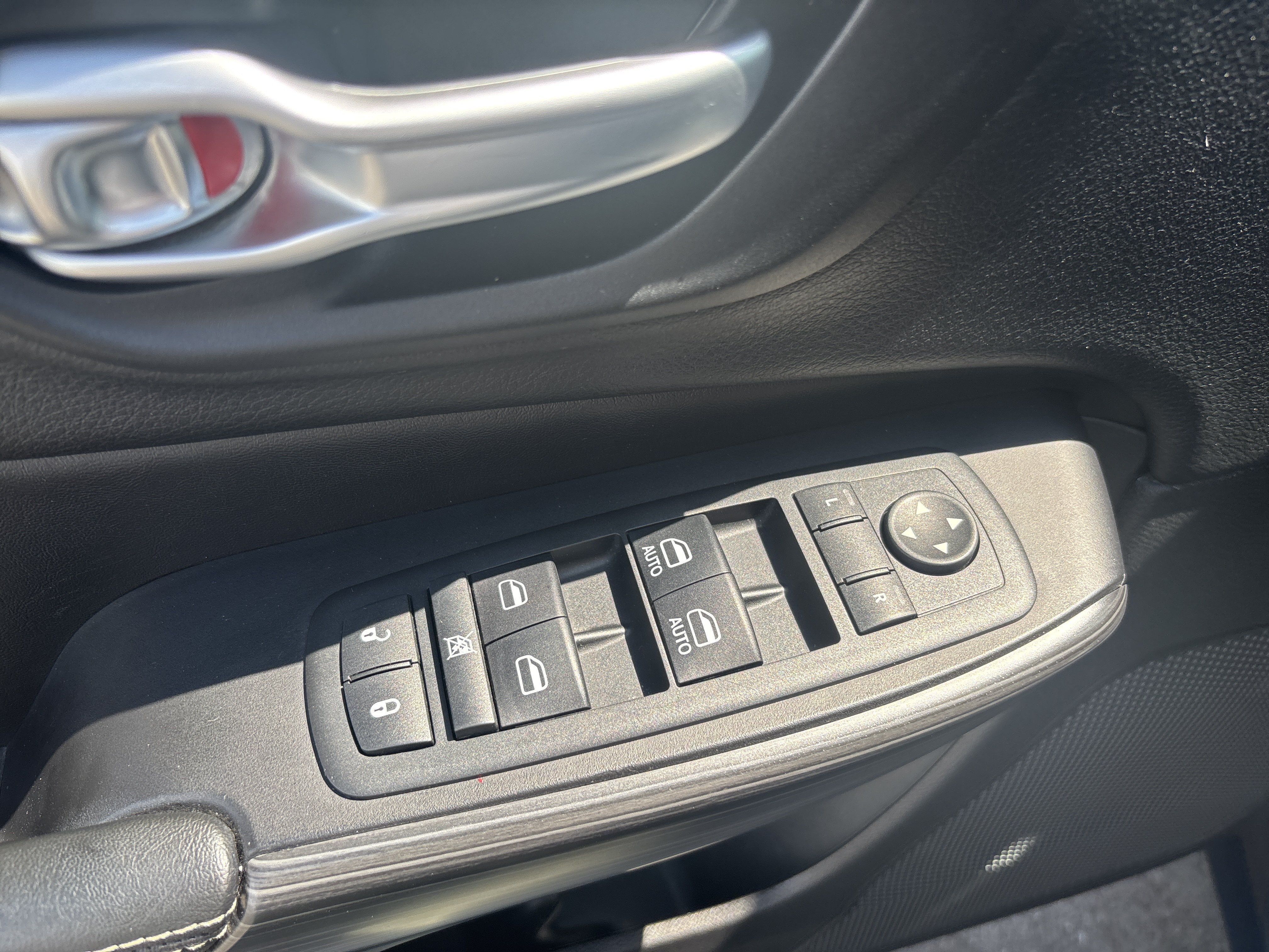 Used 2015 Jeep Cherokee Limited FWD image 11