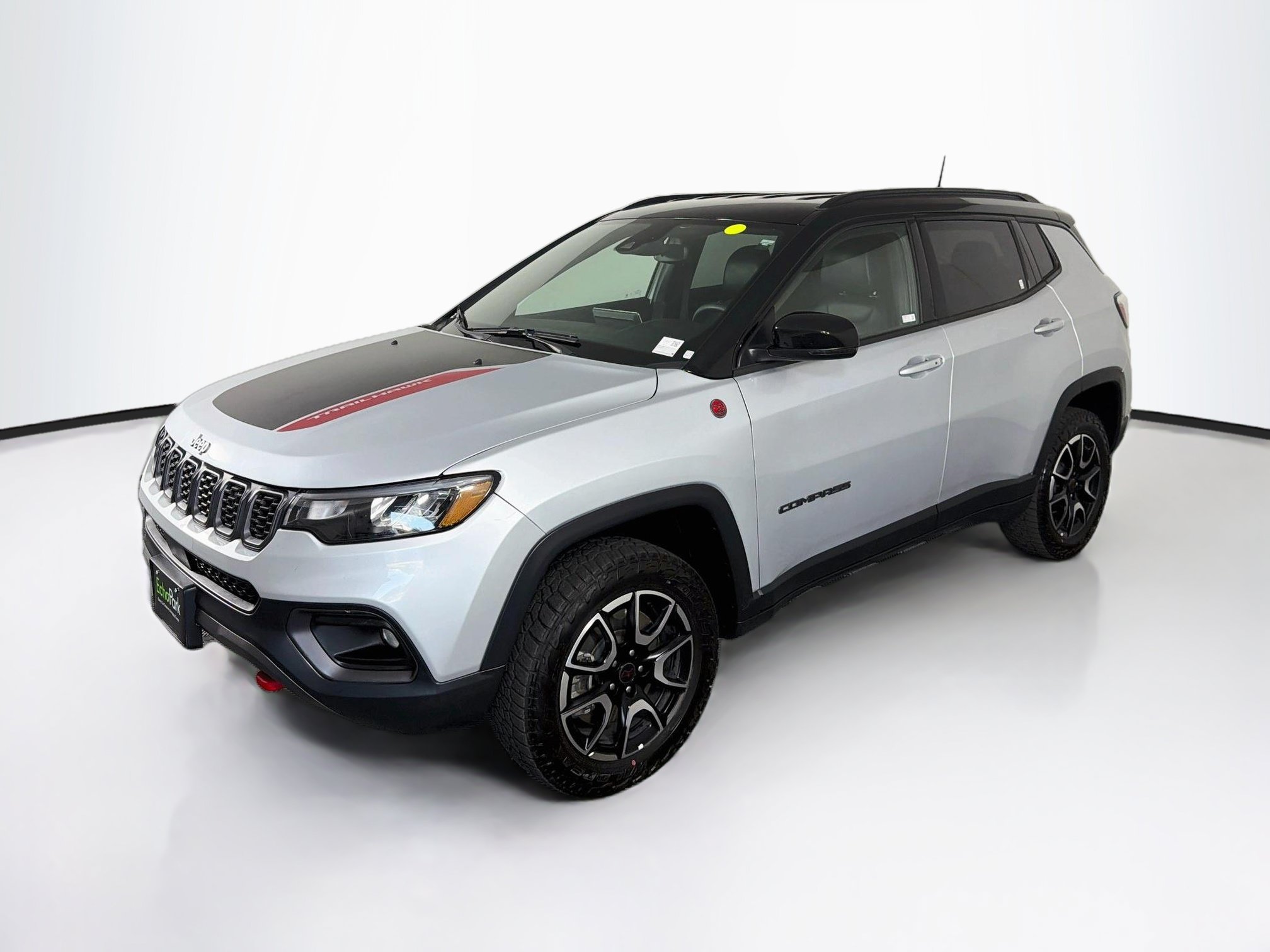 Used 2025 Jeep Compass Trailhawk AWD/4WD image 3
