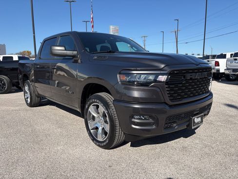 New 2026 RAM 1500 Express image 7