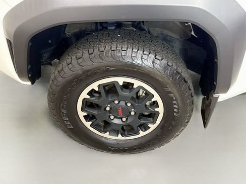 Used 2024 Toyota Tacoma TRD Off-Road w/ TRD Off Road Premium Package AWD/4WD image 31