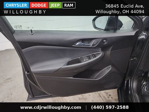 Used 2018 Chevrolet Cruze LT FWD image 11