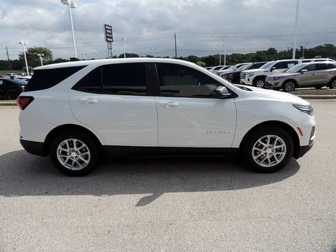 Used 2024 Chevrolet Equinox LS FWD image 4