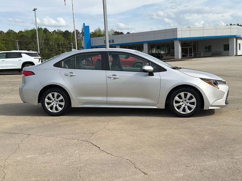 Used 2024 Toyota Corolla LE image 4