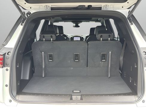Used 2023 Chevrolet Traverse Premier FWD image 8
