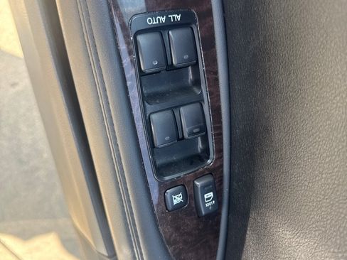 Used 2011 Toyota Avalon FWD image 17