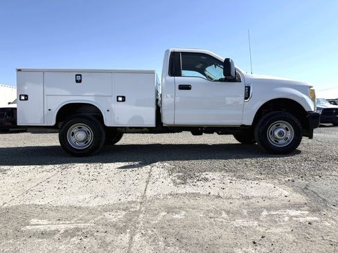 Used 2017 Ford F250 XL AWD/4WD image 5