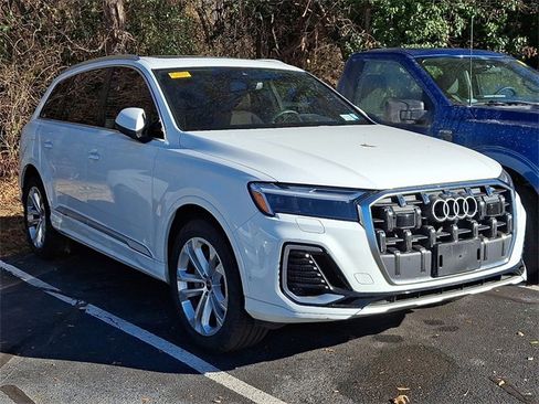 Used 2025 Audi Q7 3.0T Premium Plus image 3