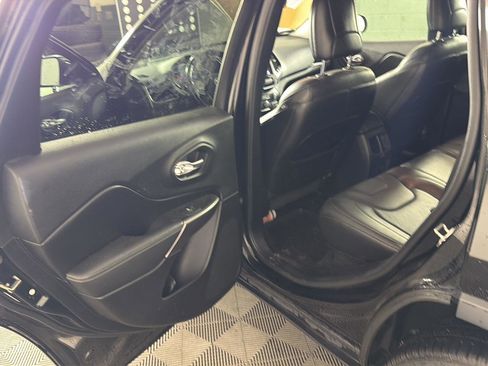 Used 2020 Jeep Cherokee Limited image 10