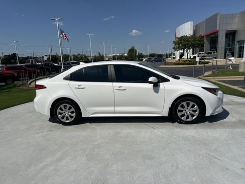 Used 2026 Toyota Corolla LE image 9