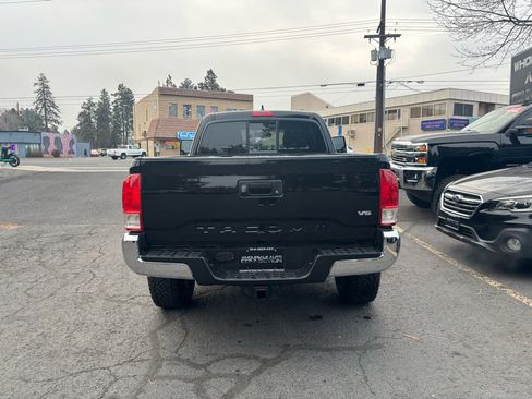 Used 2017 Toyota Tacoma SR5 image 4