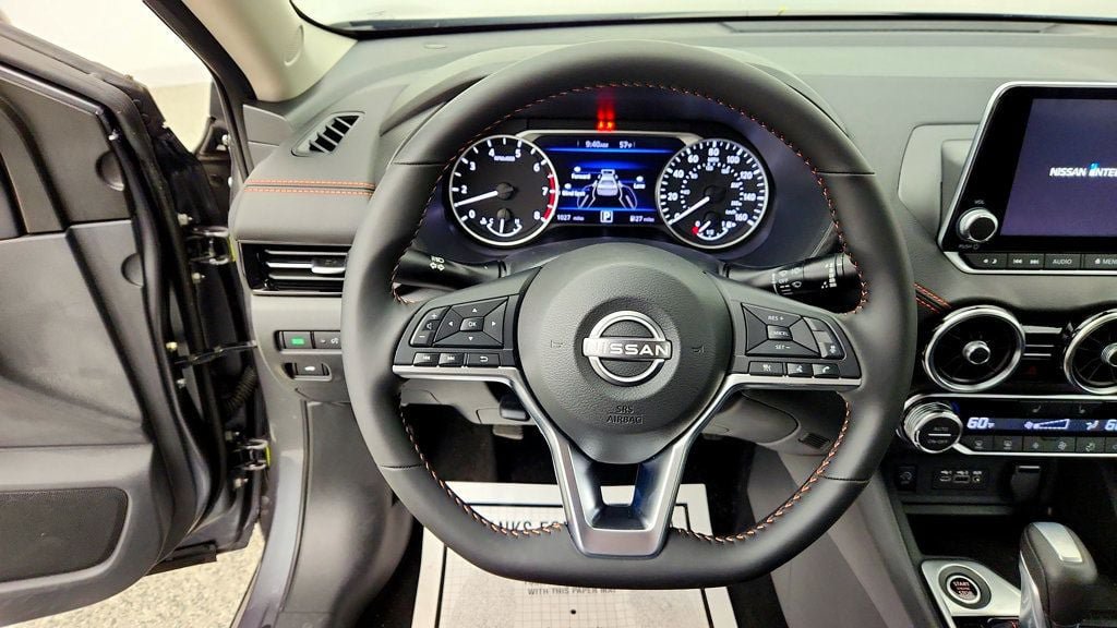 Used 2025 Nissan Sentra SR FWD image 13