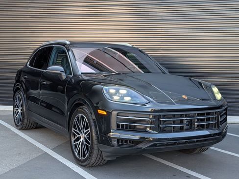Certified 2025 Porsche Cayenne AWD/4WD image 7