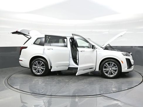 Certified 2025 Cadillac XT6 Premium Luxury w/ Platinum Package AWD/4WD image 46