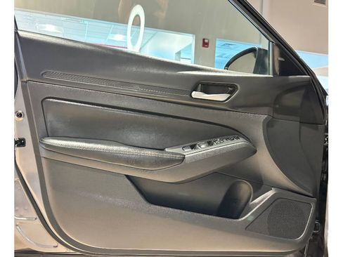 Used 2024 Nissan Altima 2.5 SV image 19