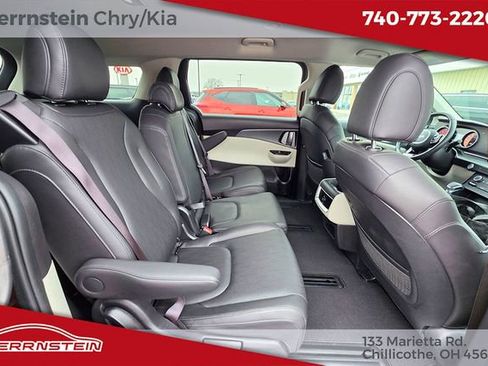 Used 2024 Kia Carnival LX image 26