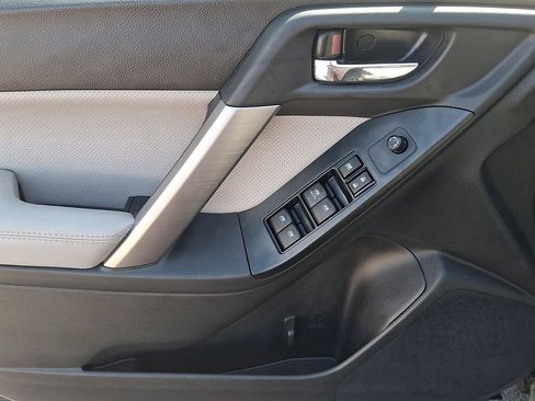 Used 2016 Subaru Forester 2.5i Limited image 12