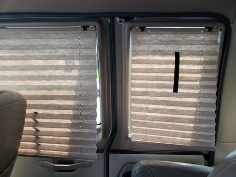 Used 2011 Ford E-150 and Econoline 150 w/ Premium Van Group RWD image 18