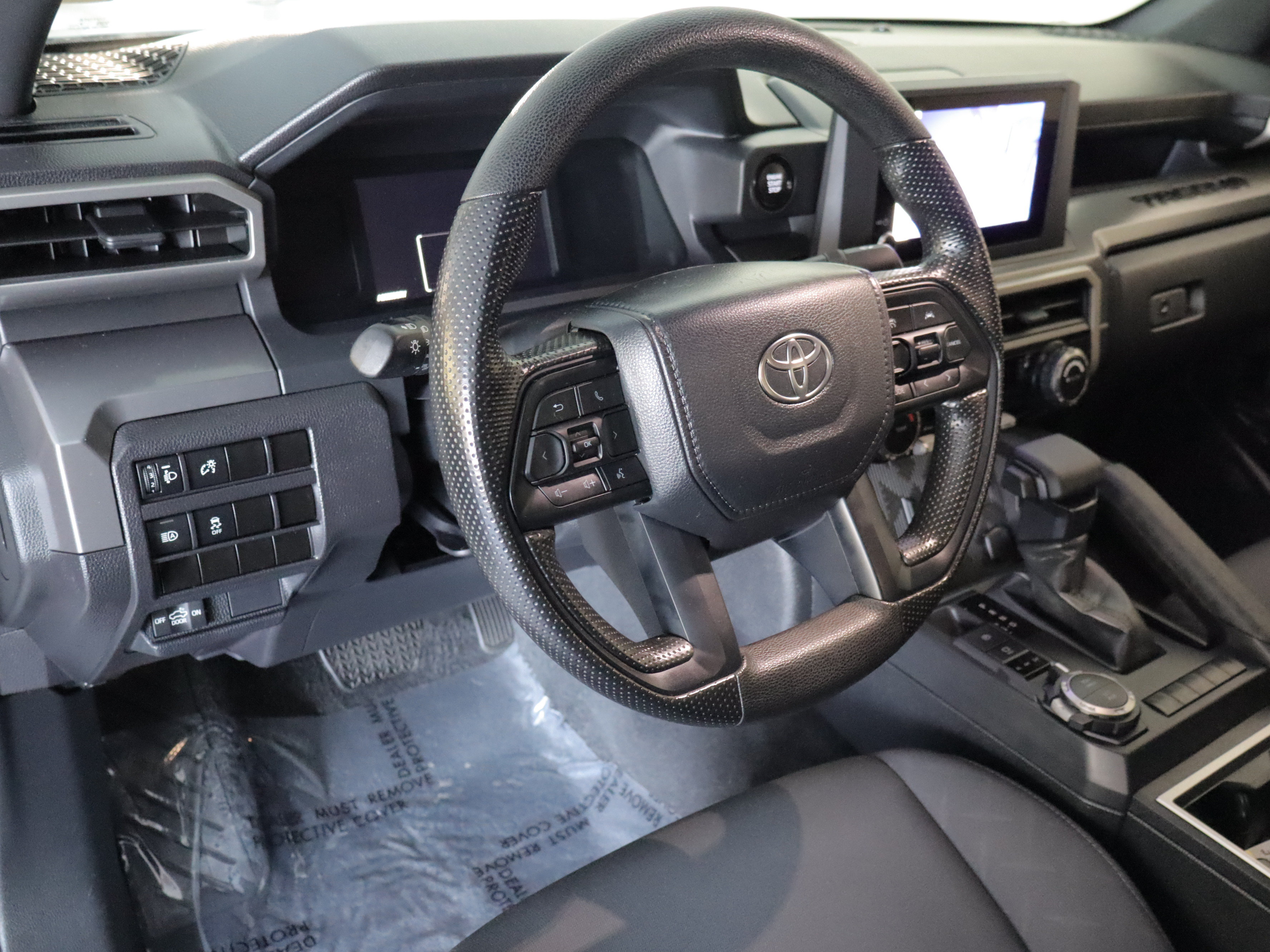 Used 2024 Toyota Tacoma SR5 AWD/4WD image 12