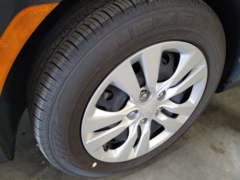 Used 2024 Kia Soul LX image 31