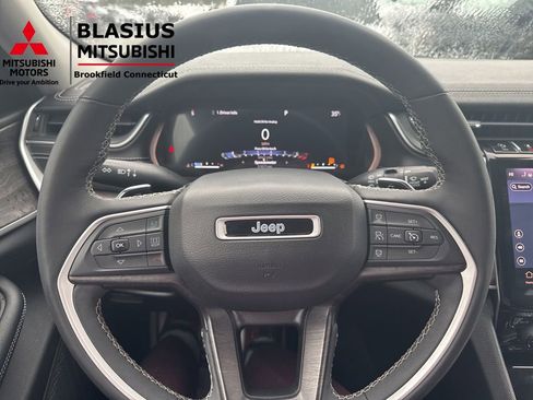 Used 2023 Jeep Grand Cherokee L Limited w/ Black Appearance Package image 24