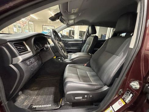 Used 2019 Toyota Highlander Plus AWD/4WD image 18