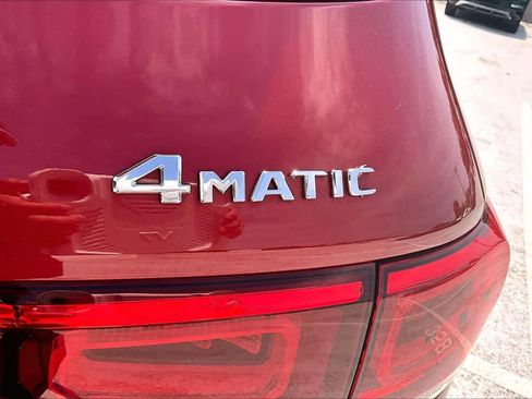 Used 2022 Mercedes-Benz GLB 250 4MATIC w/ Premium Package Lite image 10