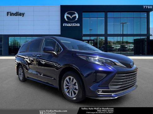 Used 2025 Toyota Sienna XLE FWD image 1
