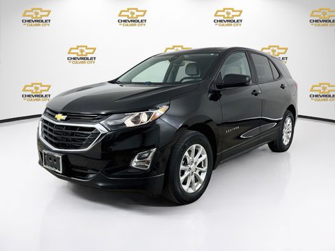 Used 2020 Chevrolet Equinox LS w/ LS Convenience Package FWD image 3