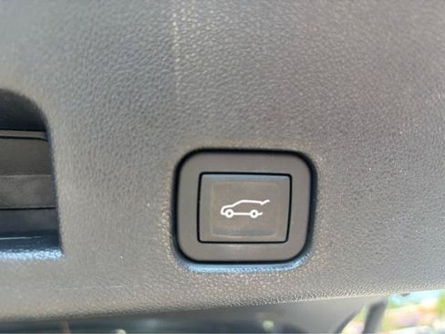 Used 2025 Chevrolet Traverse Z71 w/ Driver Confidence Package AWD/4WD image 9