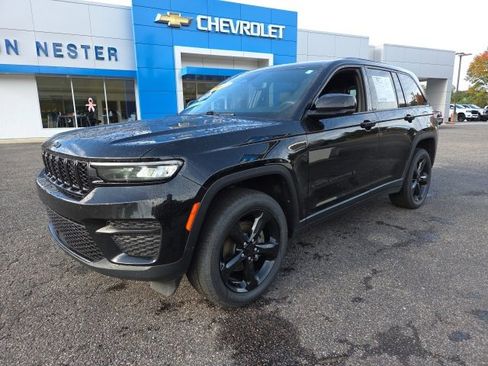 Used 2023 Jeep Grand Cherokee Altitude image 76