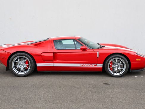 Used 2006 Ford GT RWD image 3