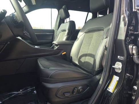 New 2026 Jeep Grand Cherokee Laredo image 9