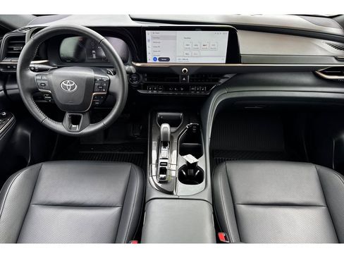 Used 2025 Toyota Crown Signia image 15