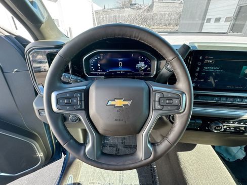 Used 2025 Chevrolet Silverado 2500 LT AWD/4WD image 13