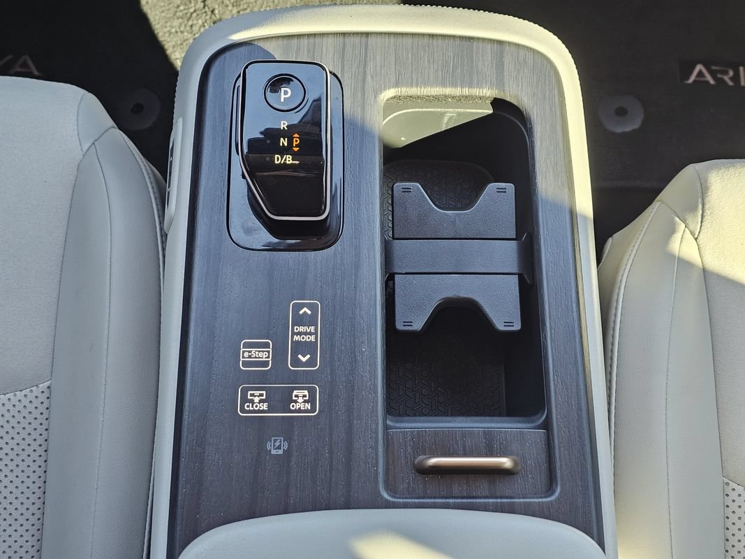 Used 2023 Nissan Ariya AWD image 32
