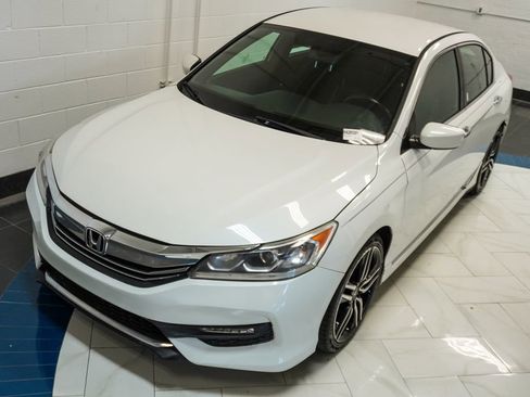 Used 2017 Honda Accord Sport image 38