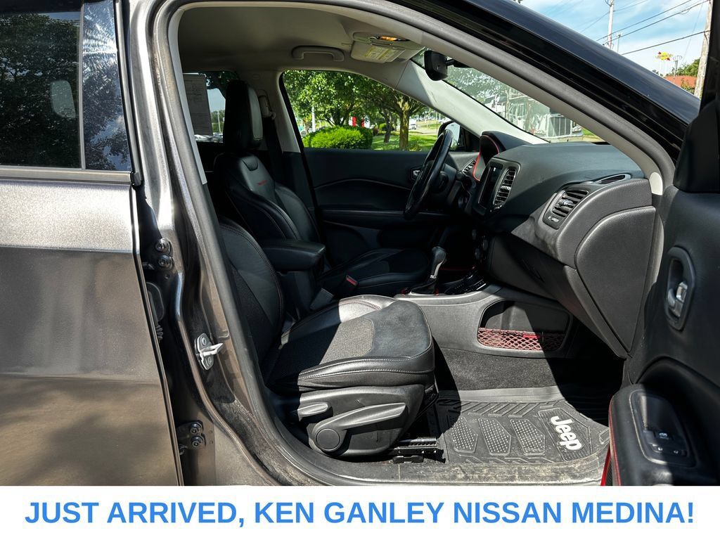 Used 2019 Jeep Compass Trailhawk w/ Popular Equipment Group AWD/4WD image 21