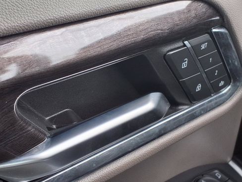 Used 2023 Chevrolet Silverado 1500 LTZ AWD/4WD image 17