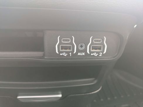 Used 2025 Chrysler Pacifica Select FWD image 20