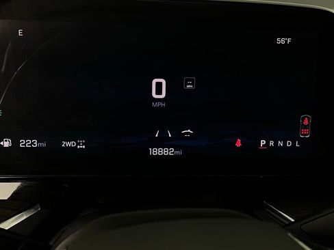 Used 2025 Chevrolet Suburban Z71 image 14